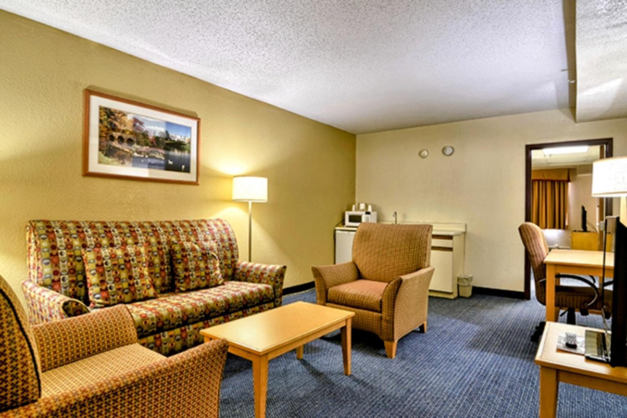Katahdin Inn & Suites Millinocket Kültér fotó
