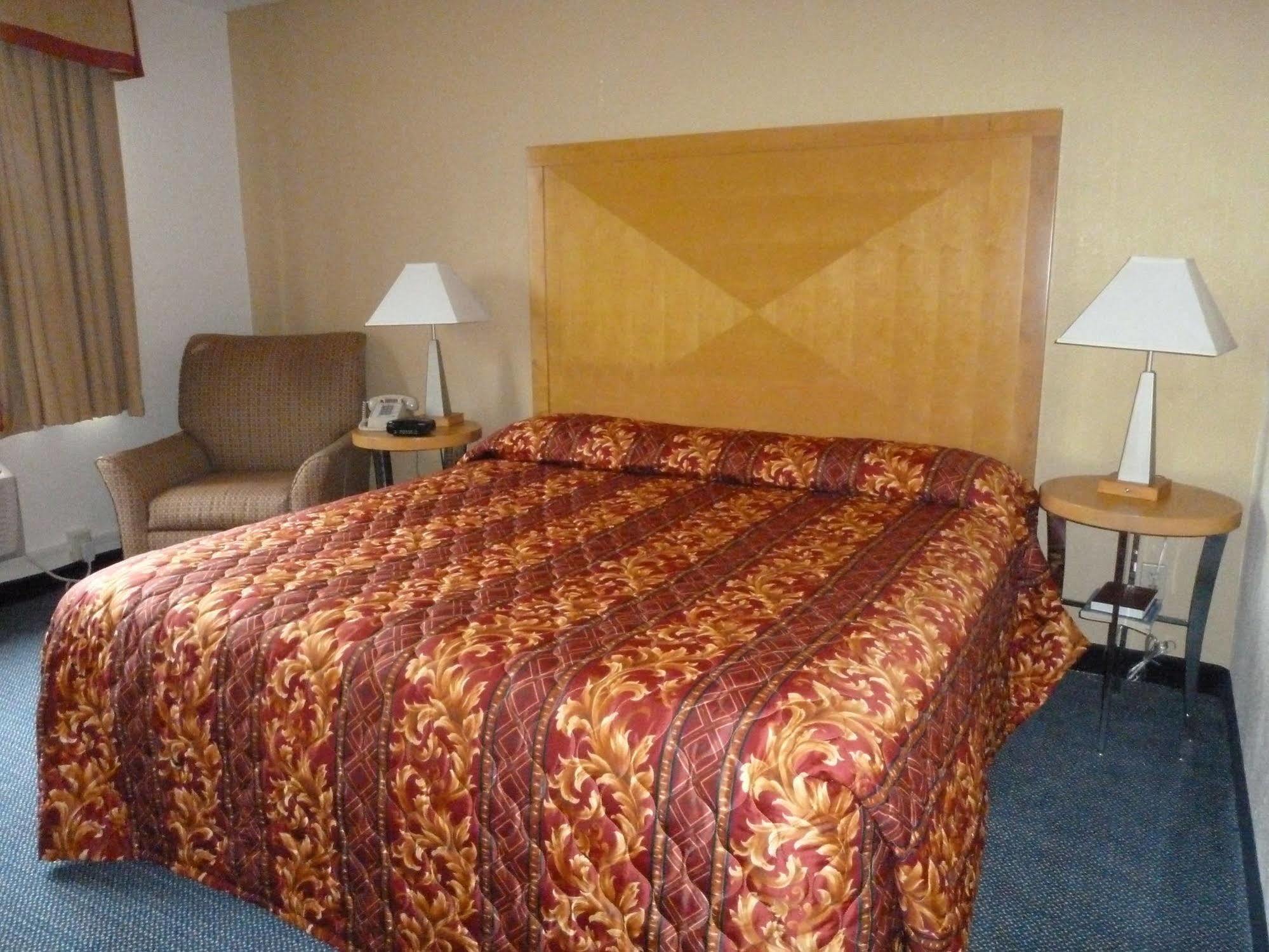 Katahdin Inn & Suites Millinocket Kültér fotó